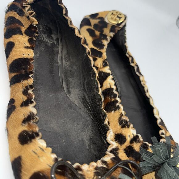 5.5 Tory Burch Reva Printed Calf Hair Leopard Tassel Ballet Flats - Picture 6 of 12